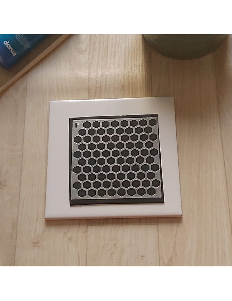 Pochoir 3D "Nid d'abeille" donnez du relief à vos créations avec la délicatesse de ce motif.
