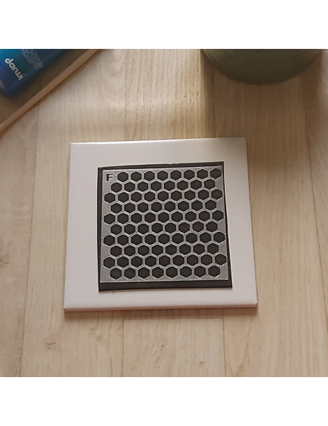 Pochoir 3D "Nid d'abeille" donnez du relief à vos créations avec la délicatesse de ce motif.